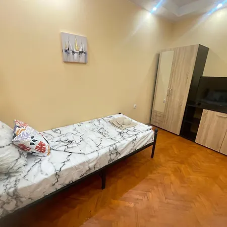 2br In Centre Апартаменти