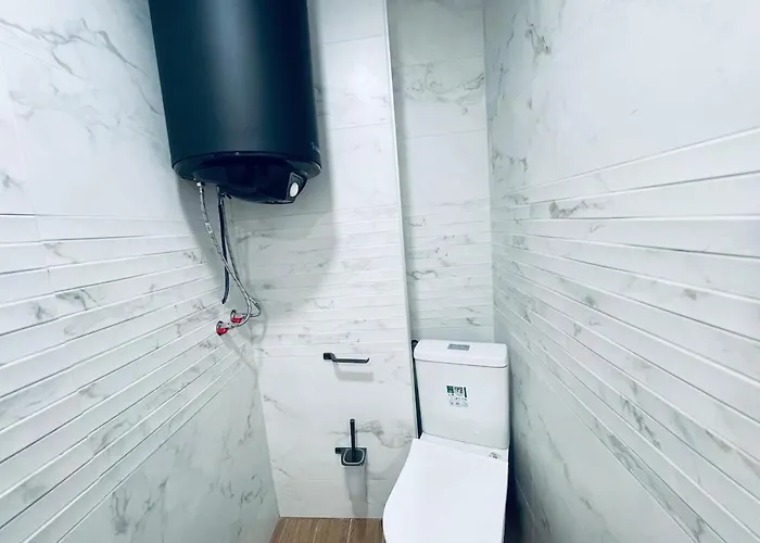 2br In Centre * فارنا