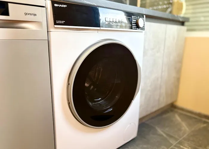 2br In Centre فارنا